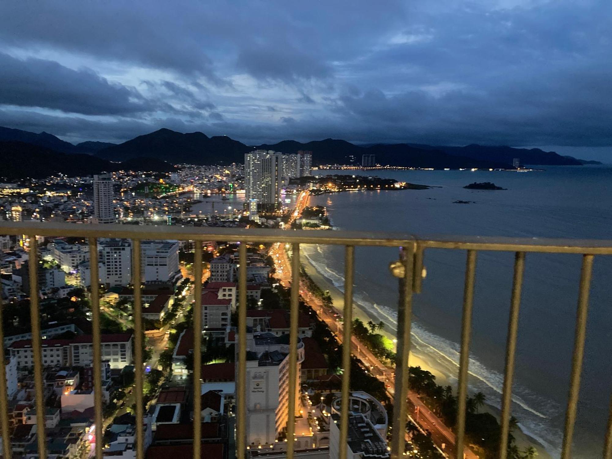 Can Ho Gold Coast O Nha Trang View Bien - Vivastay Esterno foto